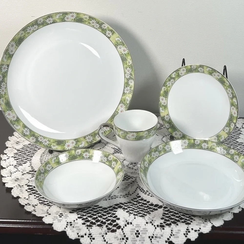 5 Pc Setting Mikasa Marianne Dinnerware Floral Daisy Green White Silver Trim #1